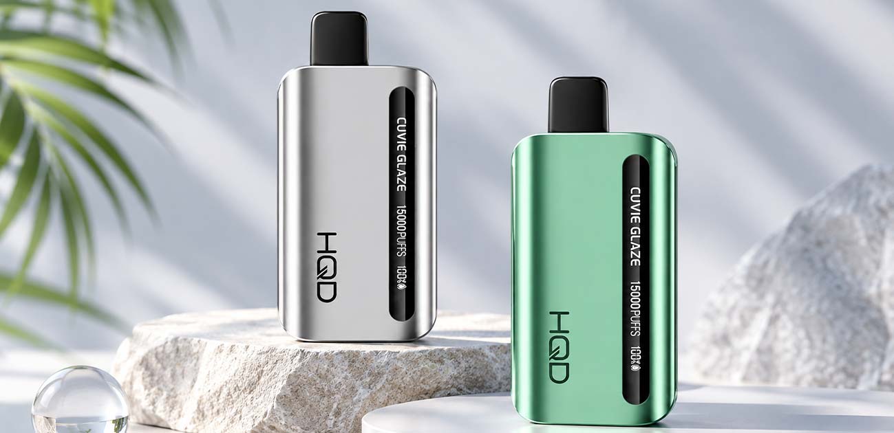 HQD Glaze 15000 review featuring two HQD Glaze disposable vape devices with up to 15,000 puffs.